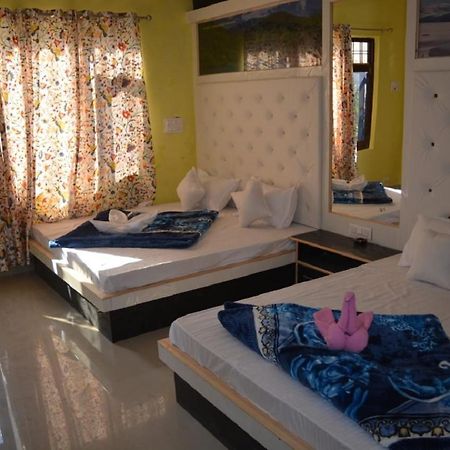 Srīnagar Nice One Palace מראה חיצוני תמונה