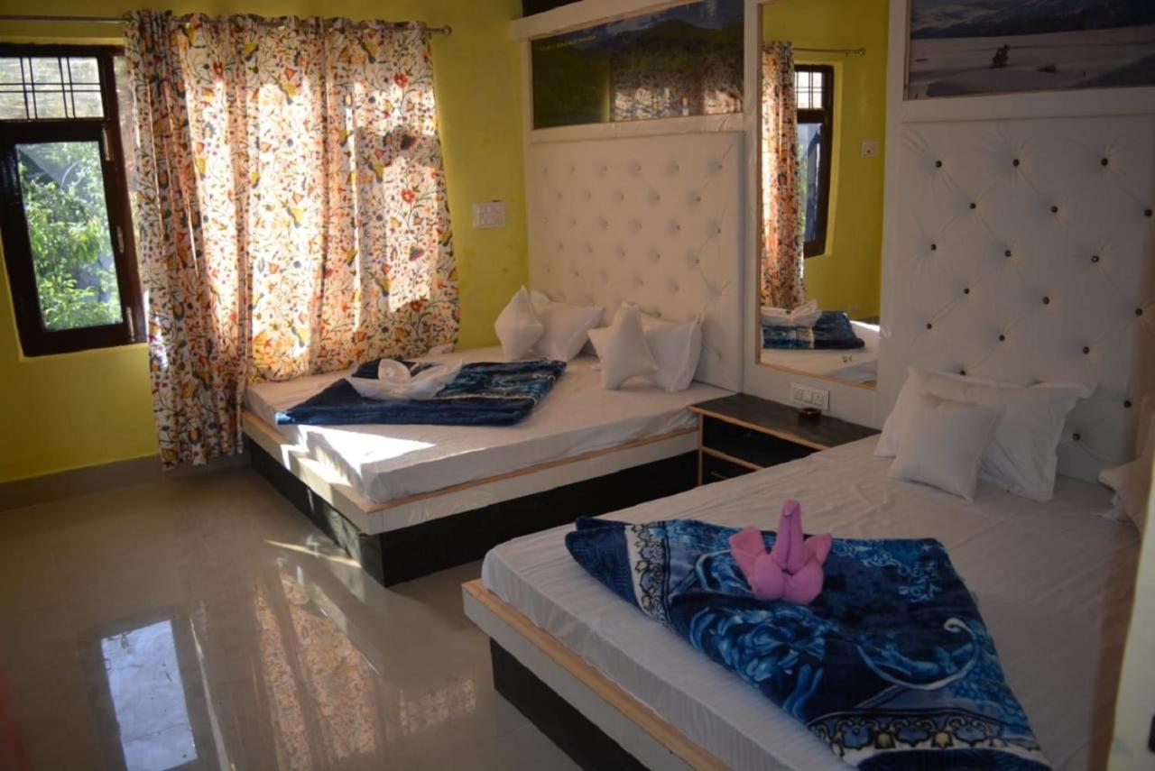 Srīnagar Nice One Palace מראה חיצוני תמונה