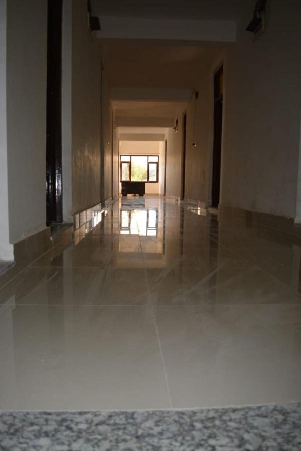 Srīnagar Nice One Palace מראה חיצוני תמונה
