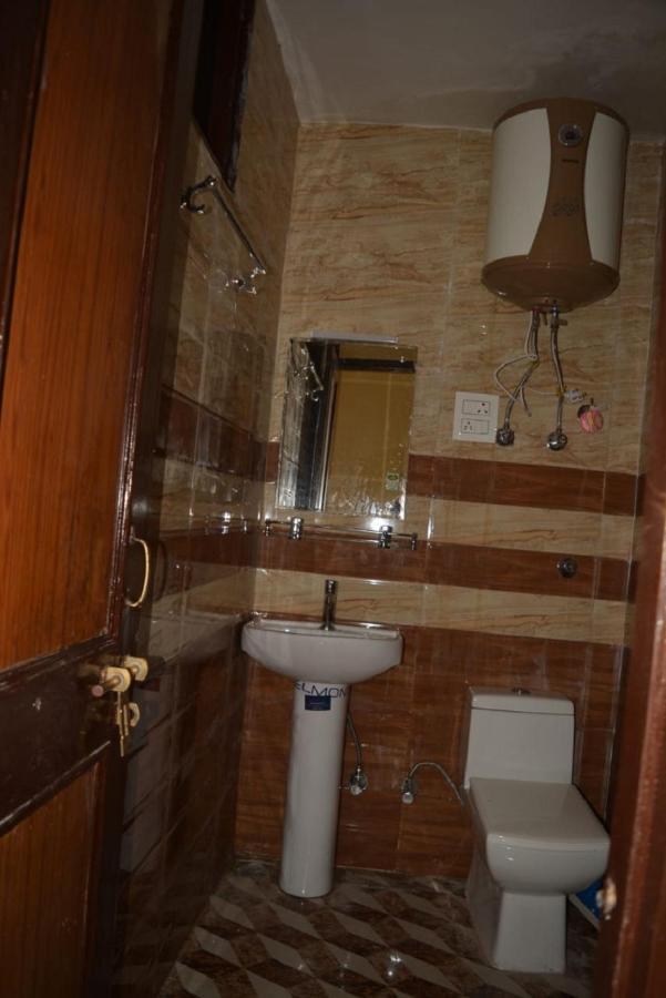 Srīnagar Nice One Palace מראה חיצוני תמונה