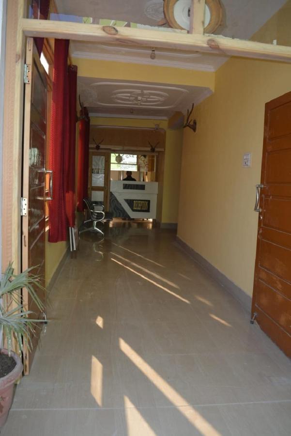 Srīnagar Nice One Palace מראה חיצוני תמונה