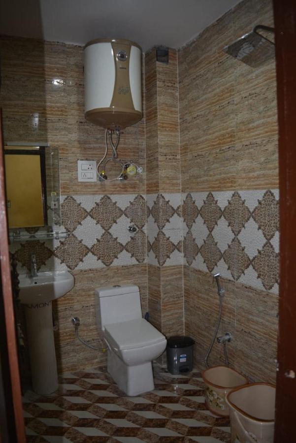 Srīnagar Nice One Palace מראה חיצוני תמונה