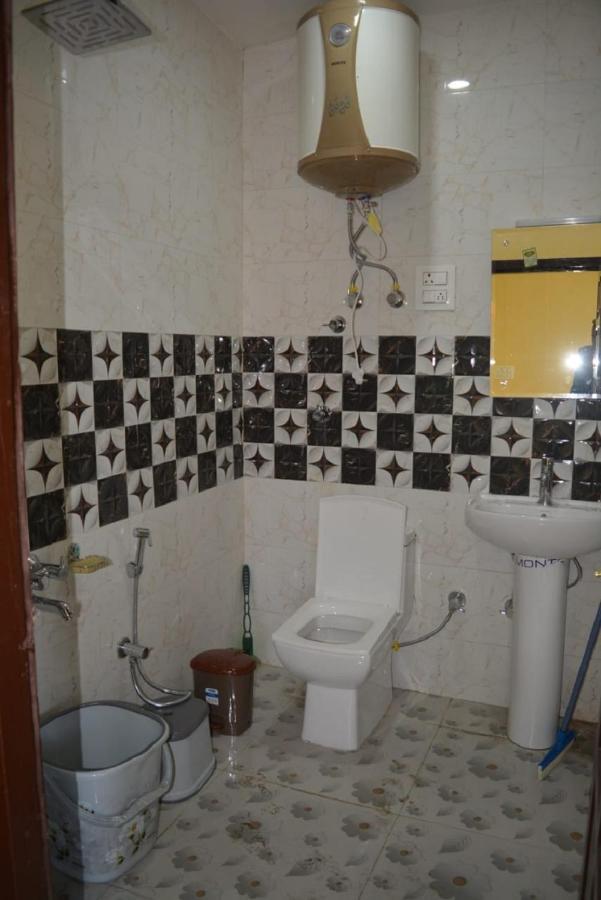 Srīnagar Nice One Palace מראה חיצוני תמונה