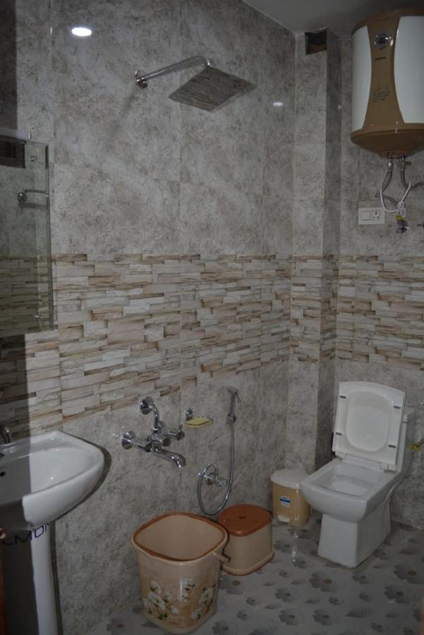 Srīnagar Nice One Palace מראה חיצוני תמונה